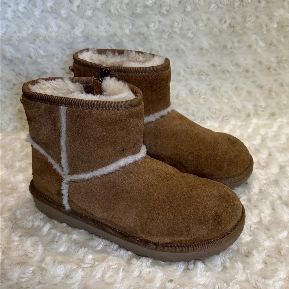 UGG tang short boots with zipper for big girl size 4
